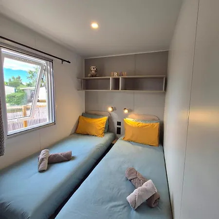 Camping La Dolce Méditerranéenne Mobil à 200m De La 5 Etoiles Parc Aquatique *
